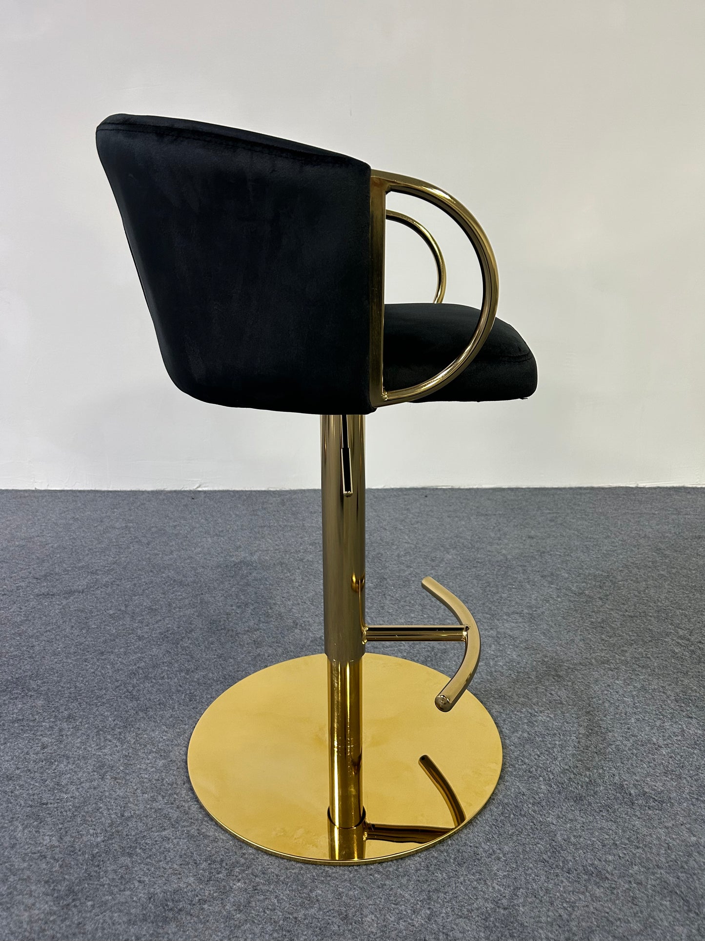 Modern Golden Barstool featuring a sleek black seat and shiny gold base, perfect for contemporary interiors.